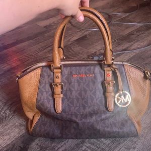 Hand bag OFFERS WELCOME